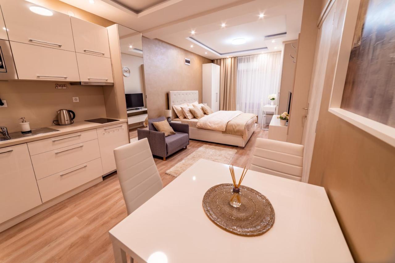 Ivi Place Apartments نوفي ساد المظهر الخارجي الصورة