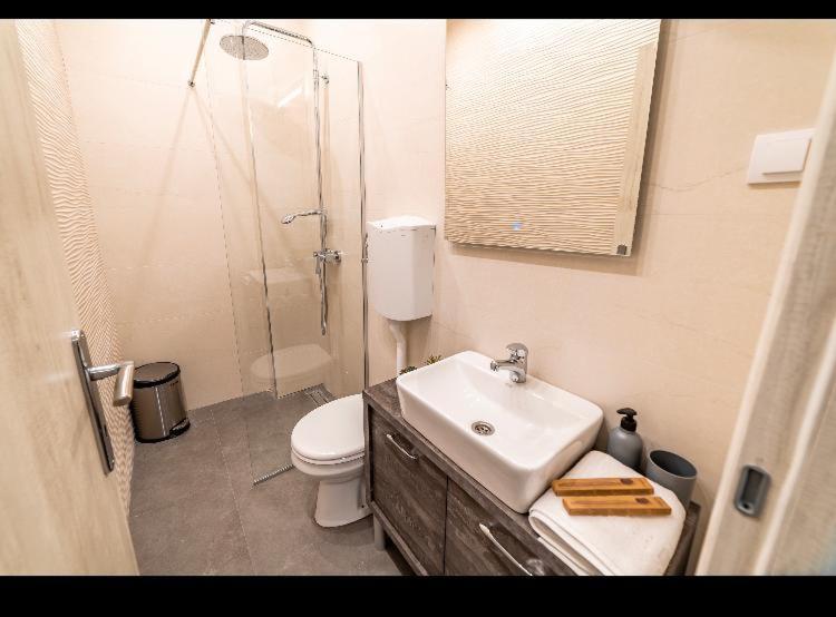 Ivi Place Apartments نوفي ساد المظهر الخارجي الصورة